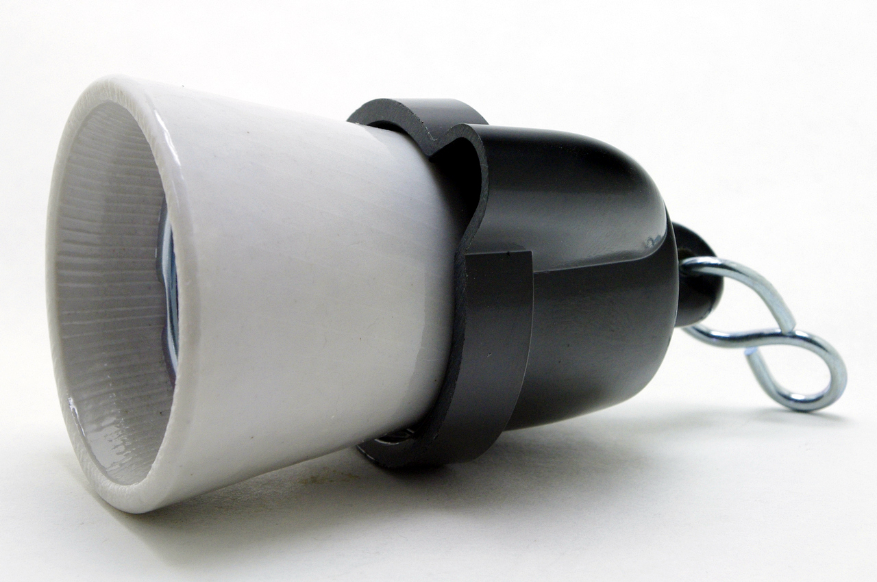 DESKO 1332-407 E27 objímka, porcelán, s háčkem